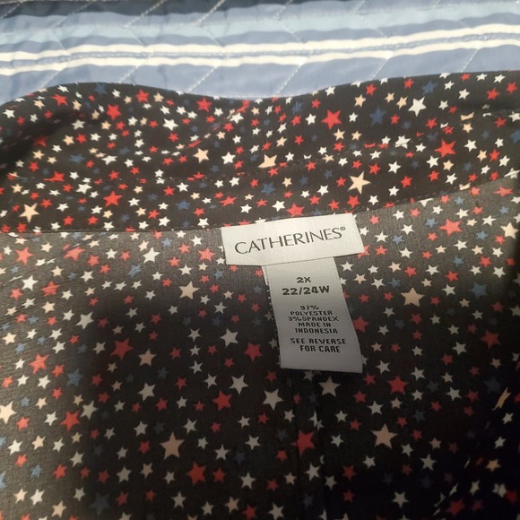 Catherine's 2X (22/24) Lot of 2 Lightweight Tunics Button Star/Geoemetric Print - Picture 5 of 16
